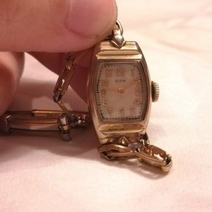 🎈Clearance! Lovely Petite vintage watch by Elgin